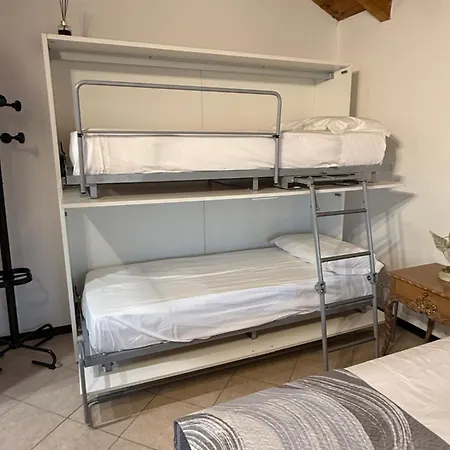 Apartament Black And White Locate Bergamasco